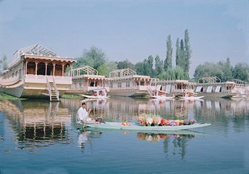 How To Choose The Most Convenient Houseboat In Srinagar?