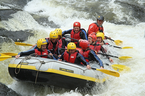 How White Water Rafting Can Bring Friends And Family Together