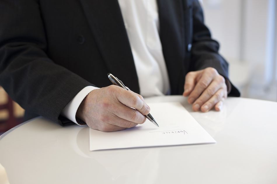 How To Avoid Legal Problems With Business Contracts